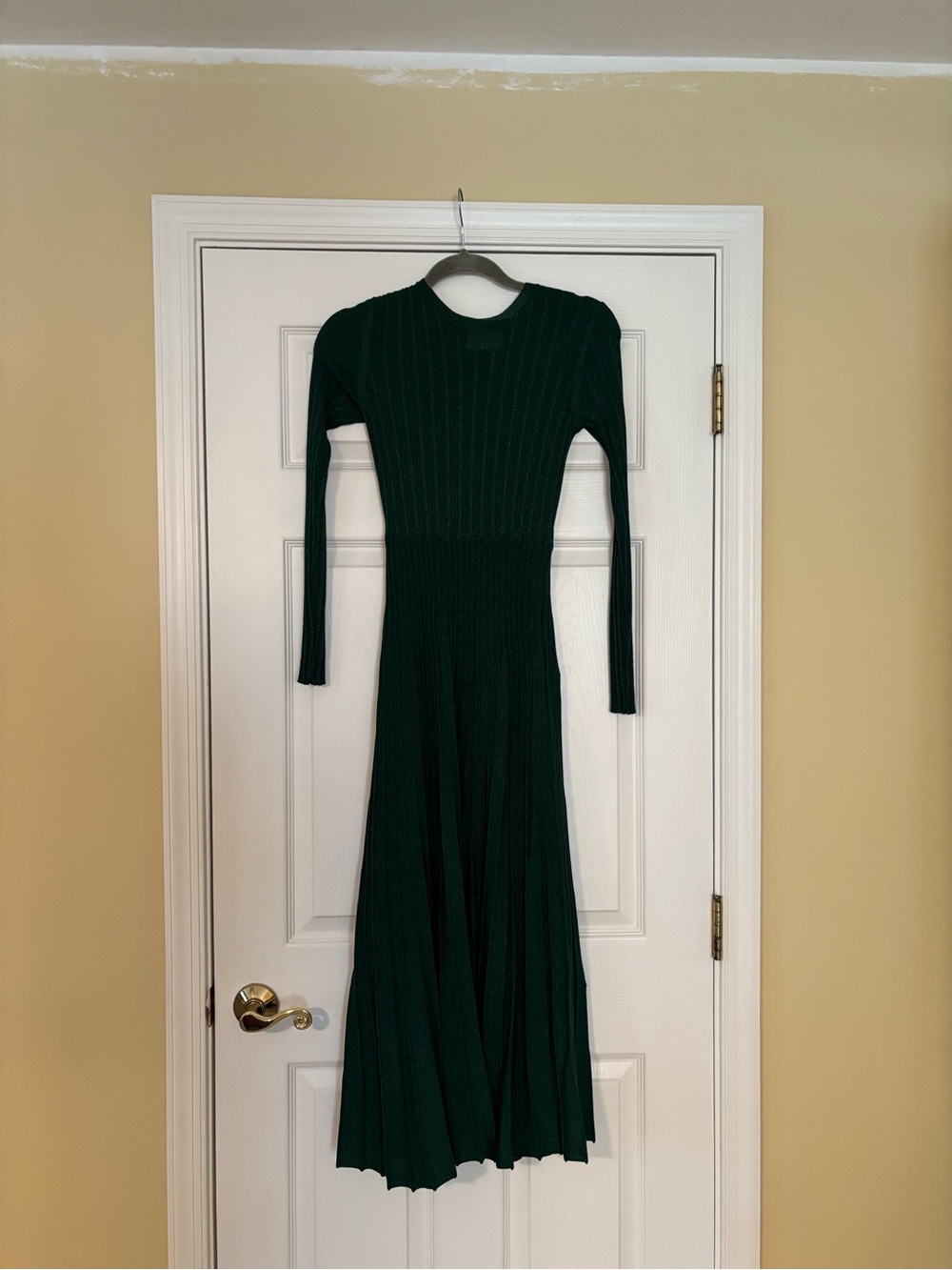 Hyacinth House Long Sleeve Ribbed Midi Dress in Dark Green